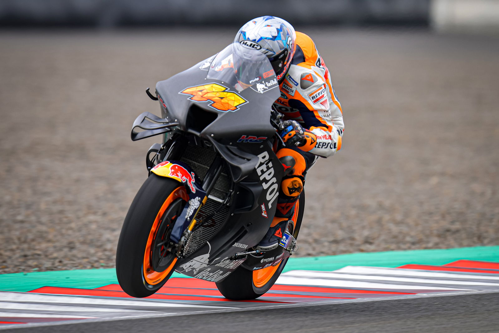 Rins: Qualifying pace 'still far away', Mir misses final day with stomach issue